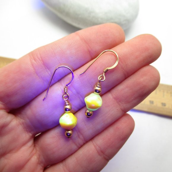 Uranium glass bead earrings - Picture 9 of 16